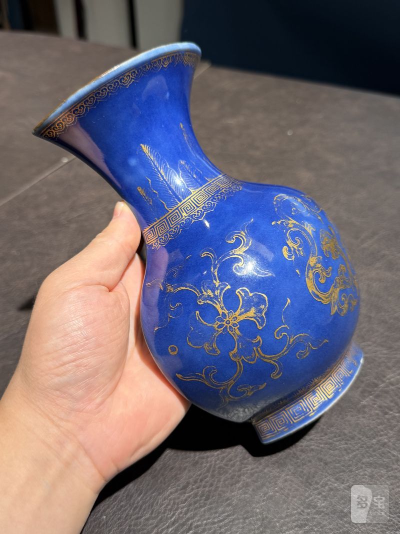 清乾隆 宝石蓝釉描金团龙纹壁瓶 - 图5